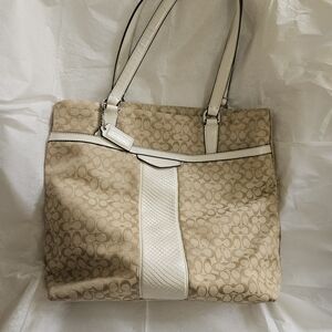 Coach Signature Tote Bag in Khaki and Chalk